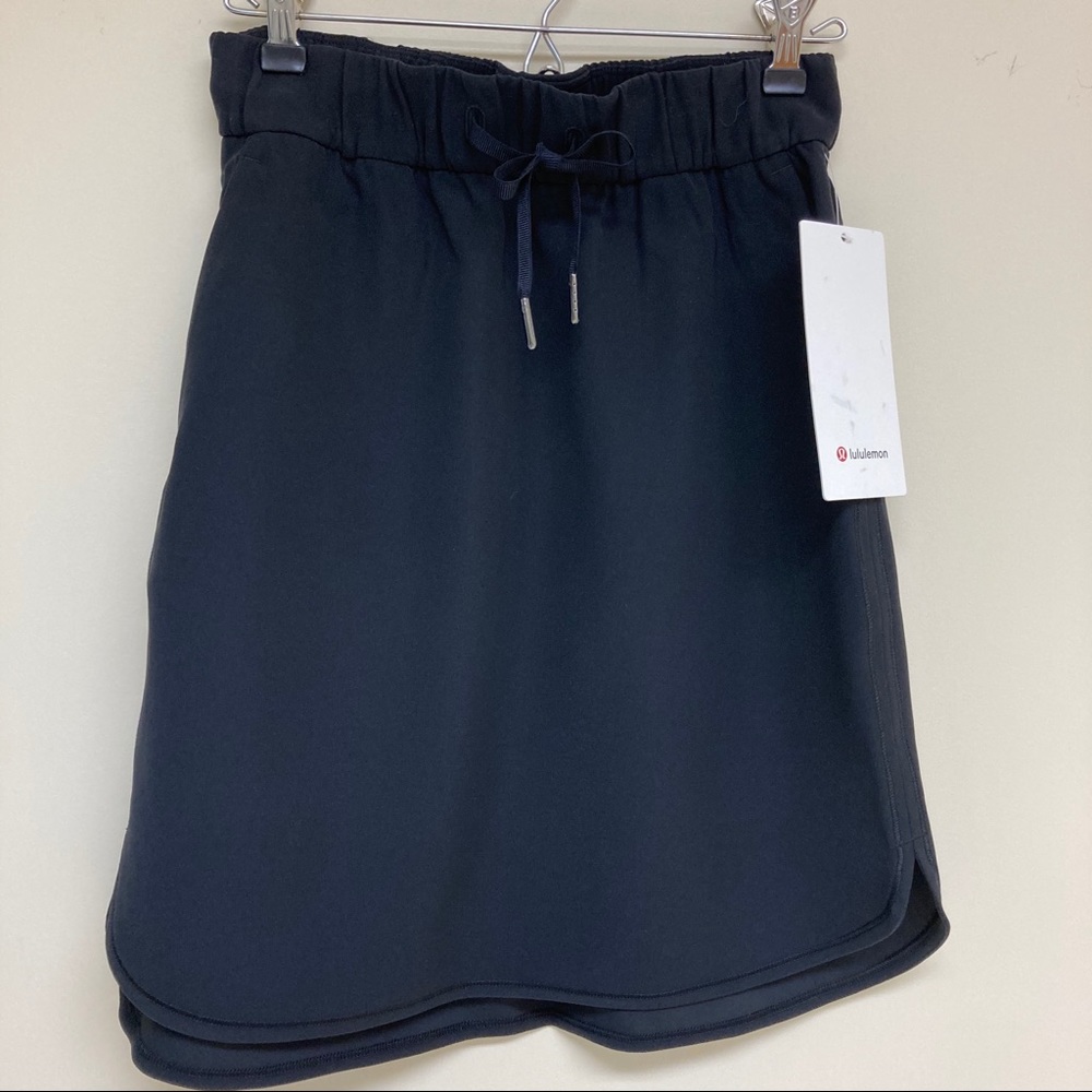 Lululemon On the Fly skirt black size 4 NWT